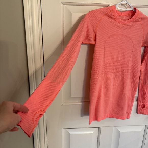 Lululemon Run: Swiftly Tech Long Sleeve Flare 45315 - Picture 8 of 15